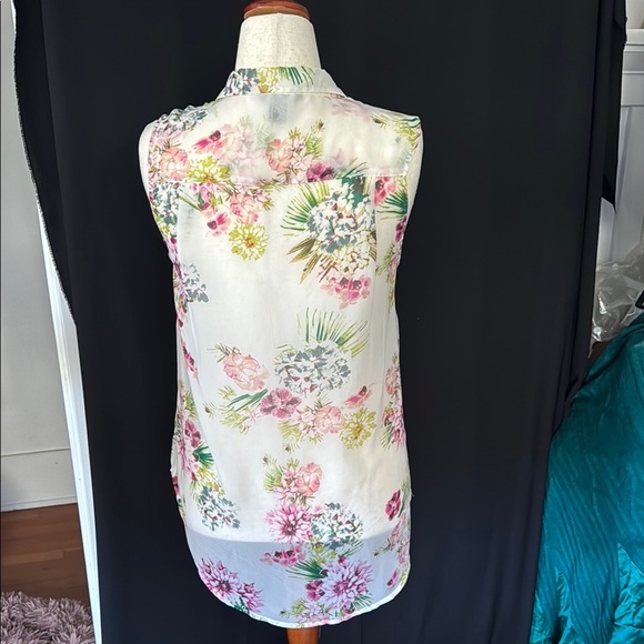 H & M Floral Sleeveless Women's Button Up Top, size 10 - Picture 4 of 5
